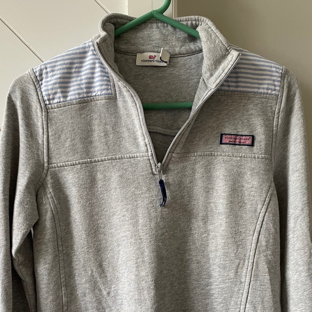 EUC Vineyard Vines Shep quarter zip-up